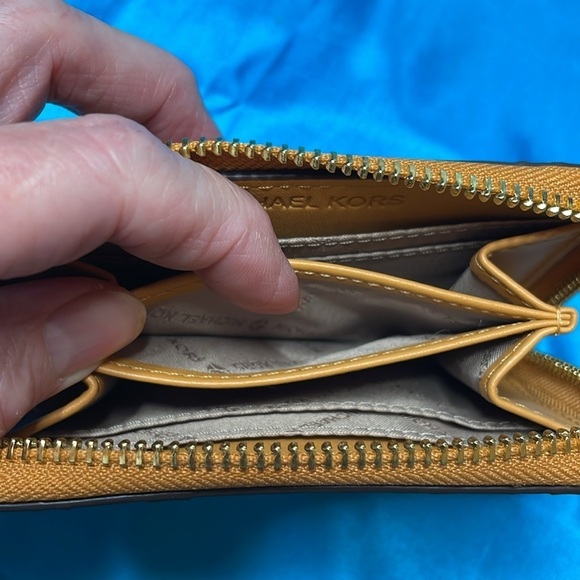 Michael Kors Jet Set Card Wallet NWT in Cider Gold “Alligator” Embossed - Picture 6 of 7